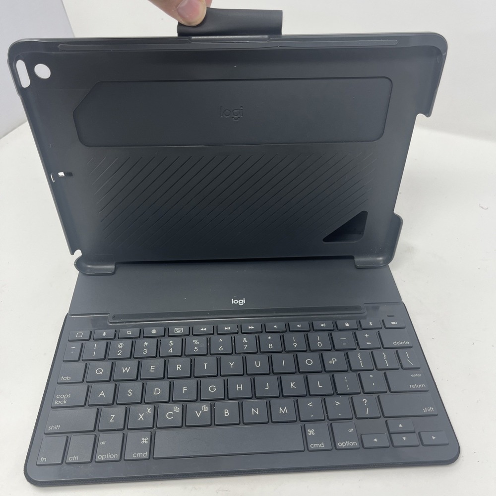 Logitech Logi Slim Folio Case For iPad w/ Bluetooth Keyboard Model: Y-R0051